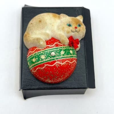 Vintage Avon Cuddly Kitty Musical Pin Christmas Ornament Cat Red Ball Boxed Rare