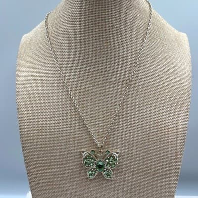 VTG Silver Tone Green Crystal Butterfly Pendant Necklace Chain Sparkling Nature
