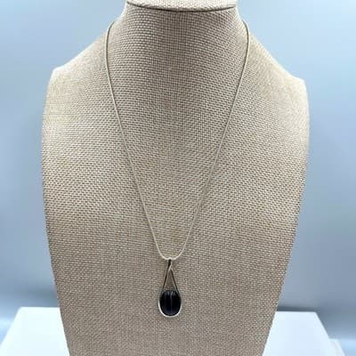 Vintage Silver Tone Teardrop Pendant Necklace Black Cabochon Snake Chain Jewelry