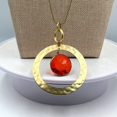 VTG Gold Tone Hammered Circle Pendant Necklace Red Faceted Crystal Long Chain