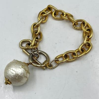 VTG Chunky Gold Tone Textured Link Bracelet Large Faux Pearl Charm Toggle Clasp