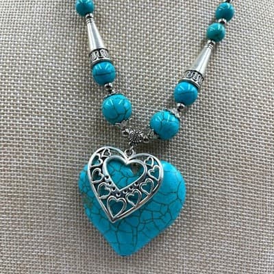 VTG Boho Turquoise Howlite Heart Pendant Necklace Silver Tone Beaded Statement