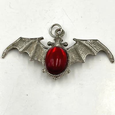 VTG Gothic Silver Bat Pendant Red Cabochon Stone Vampire Halloween Jewelry Charm
