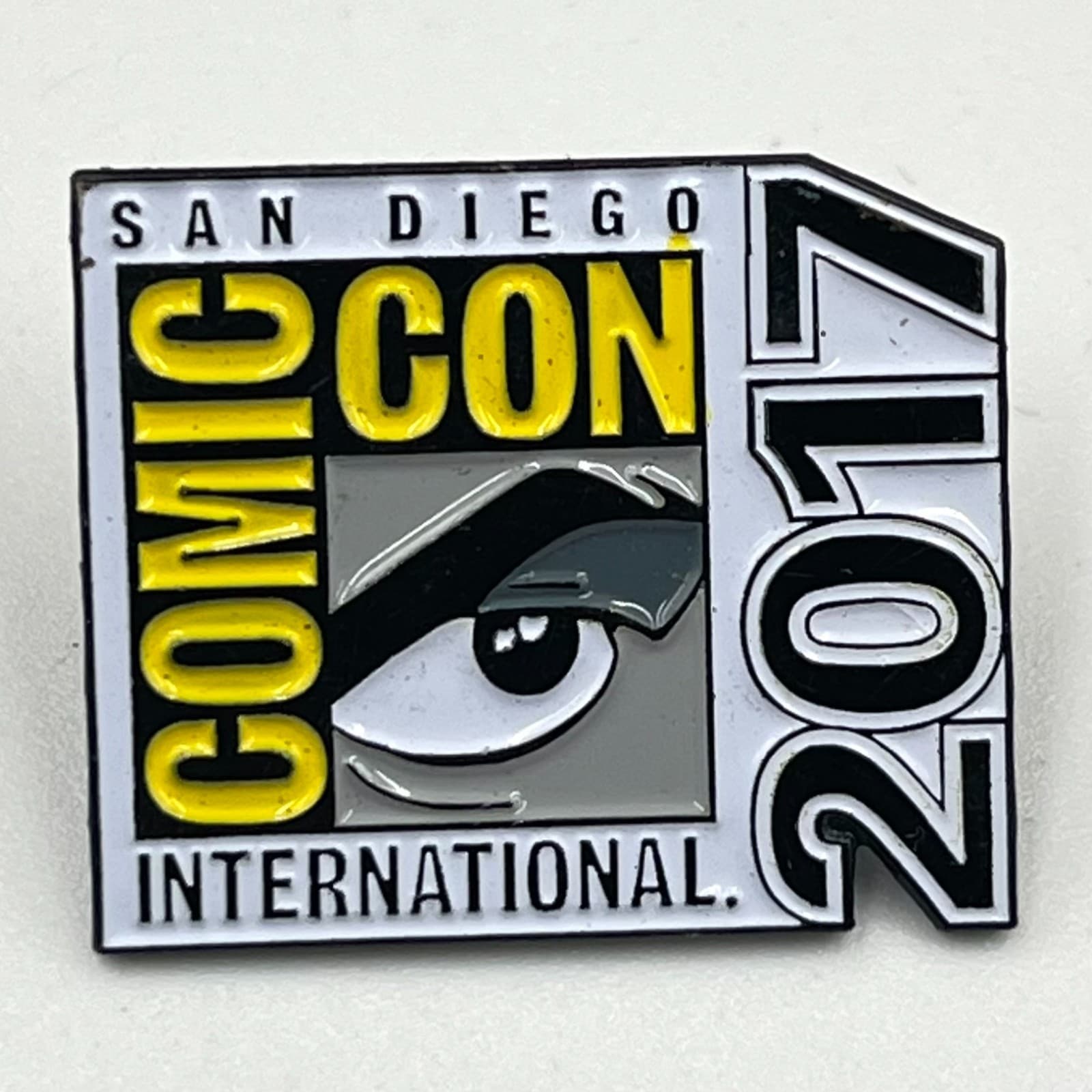 Official San Diego Comic-Con SDCC 2017 Logo Pin Enamel International Lapel Hat