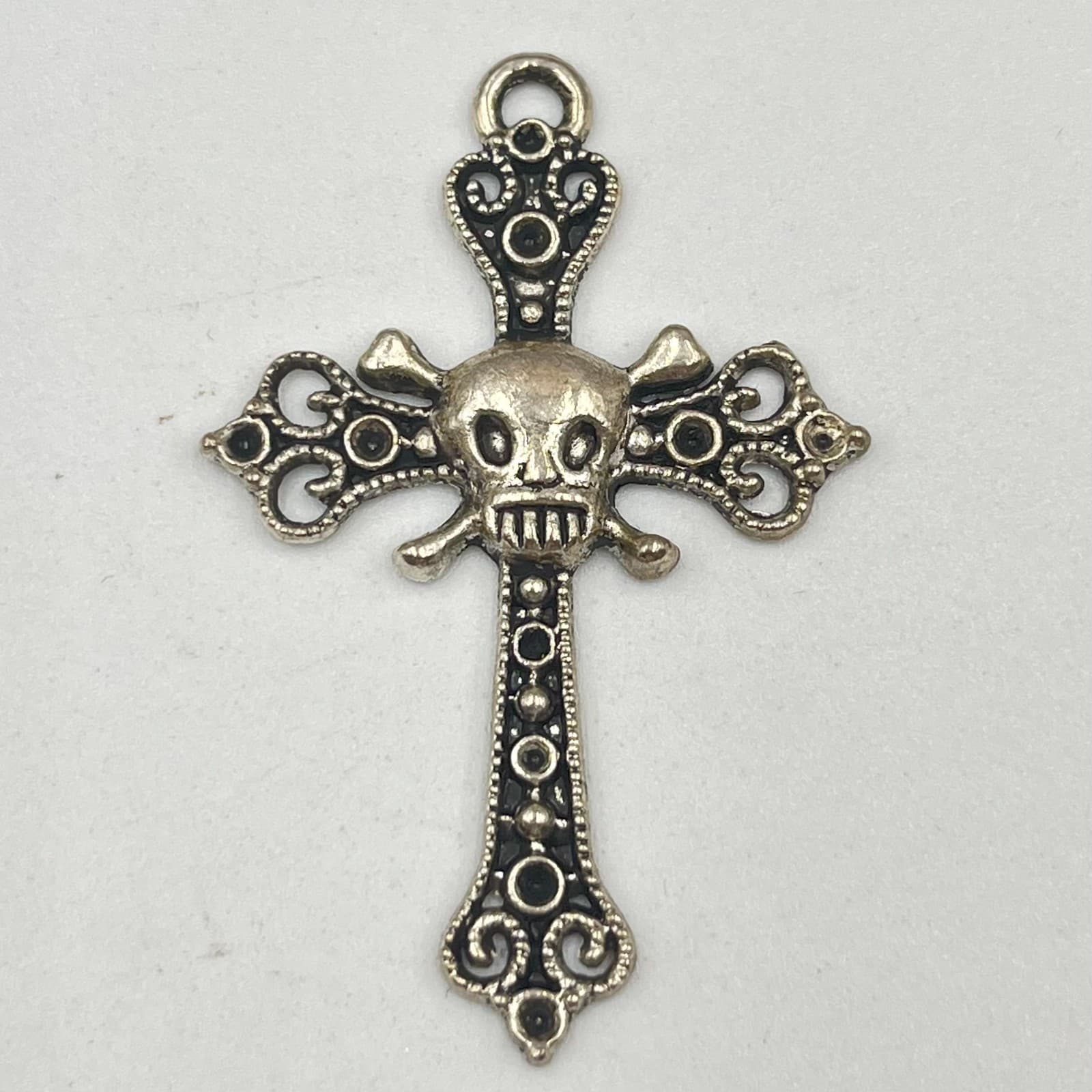 VTG Gothic Skull & Crossbones Filigree Cross Pendant - Silver Tone Retro Biker