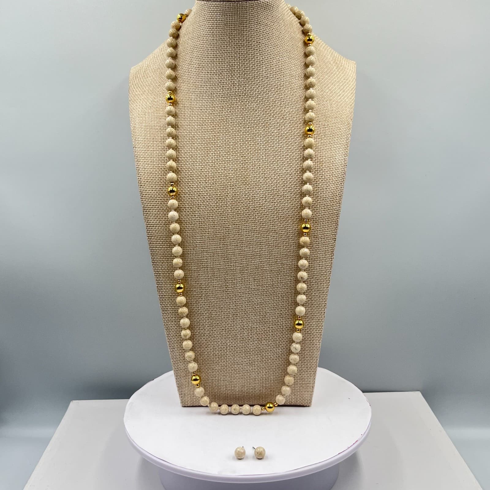 Vintage Retro Cream Marbled Beaded Necklace & Stud Earring Set Gold Tone Accent