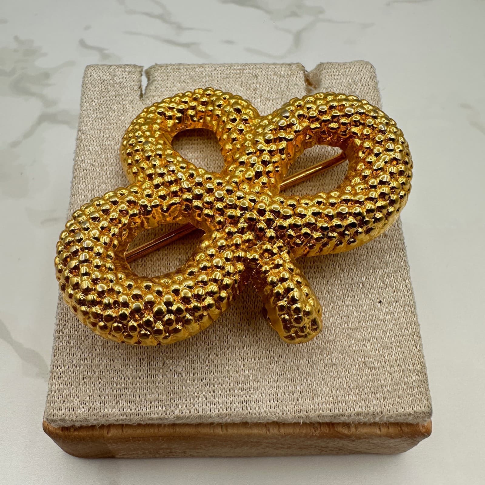 Vintage Motion East Gold-Tone Pretzel Motif Classic Western Retro Belt Buckle