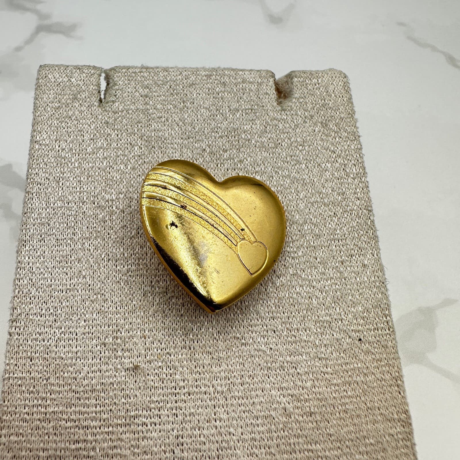 Vintage Variety Club USA 98 Gold-Toned Engraved Rainbow Heart Lapel Pin Badge
