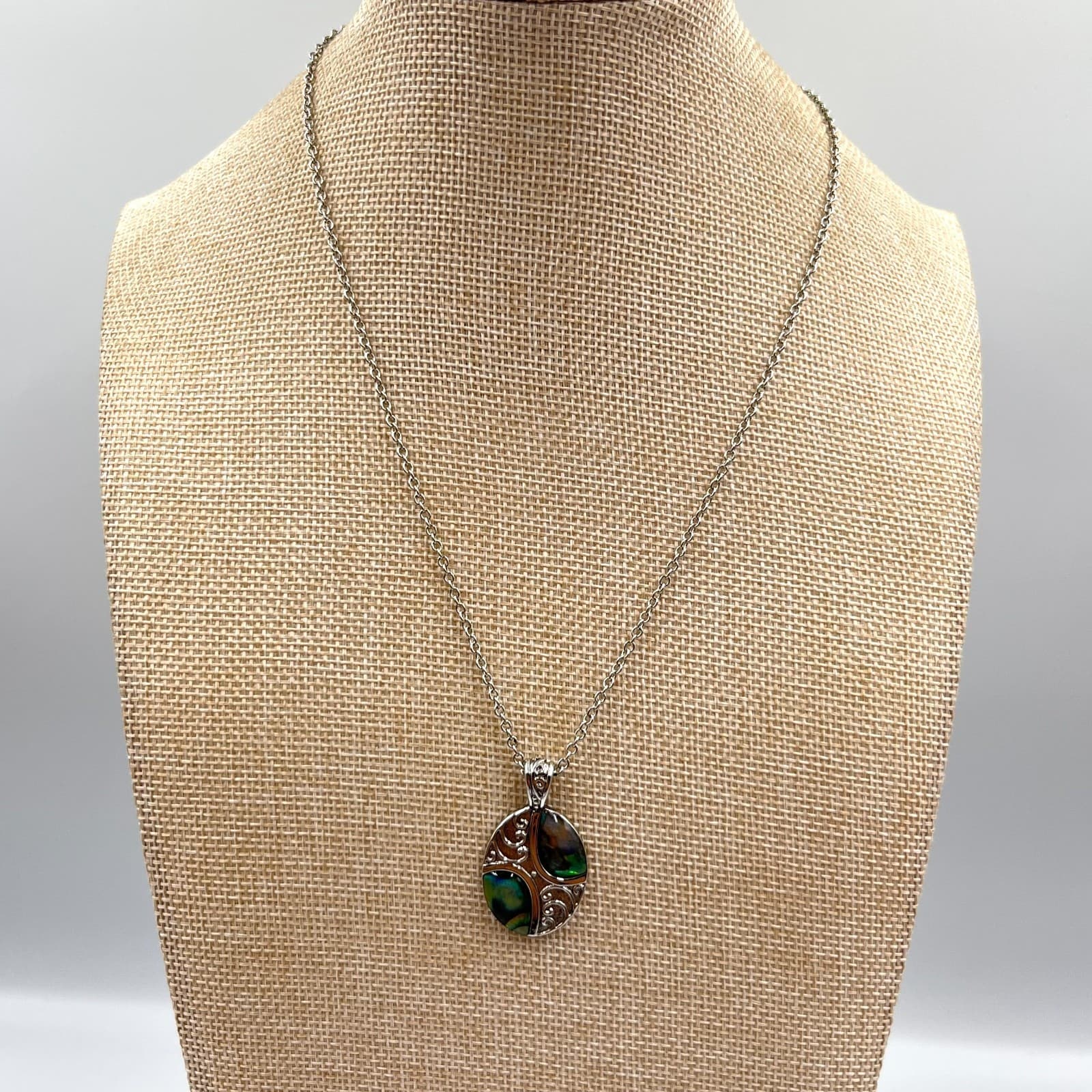 Vintage Retro Silver Tone Oval Abalone Shell Filigree Pendant Necklace Classic