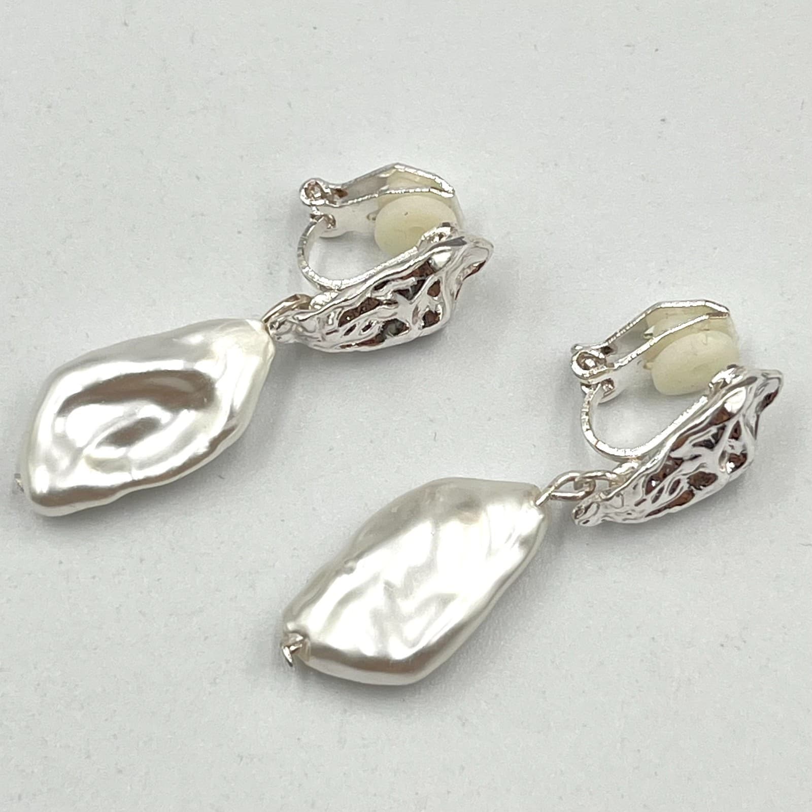 Vintage Style Silver Tone Baroque Mother Of Pearl Dangle Clip-On Earrings Retro