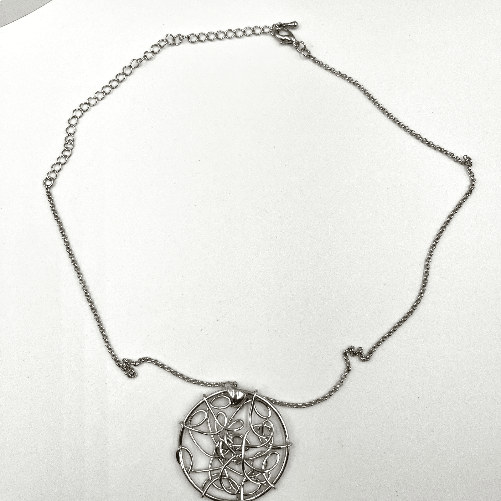 Vintage Silver Tone Wire Abstract Swirl Circle Pendant Necklace Minimalist Y2K