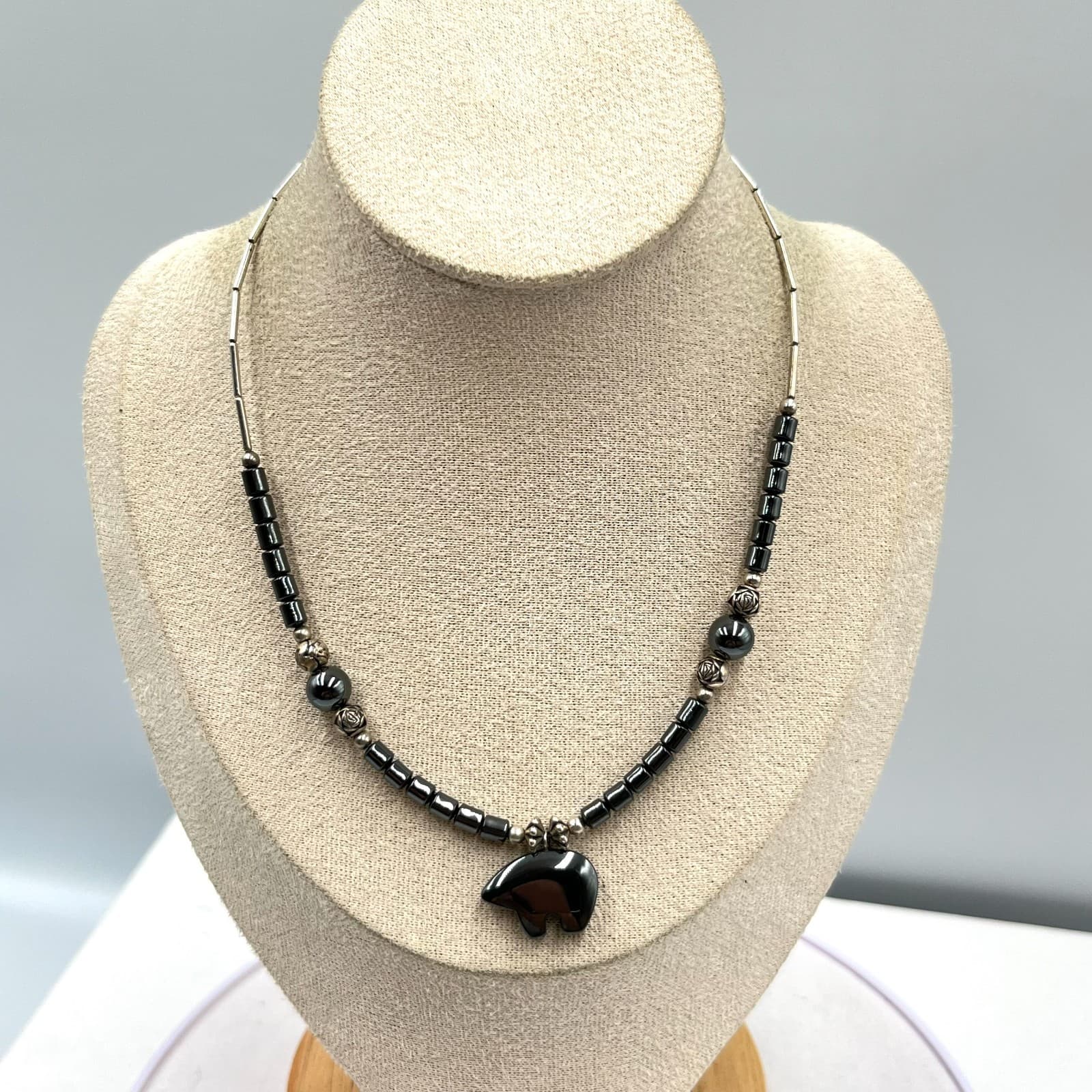 Vintage Southwestern Hematite Bear Fetish Necklace Black Stone Bead Retro