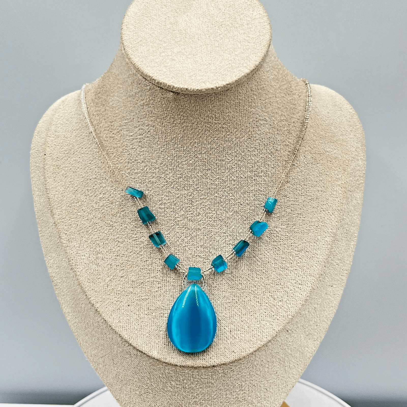 Vintage Y2K Blue Cat Eye Teardrop Pendant Necklace Clear Seed Bead Boho Retro