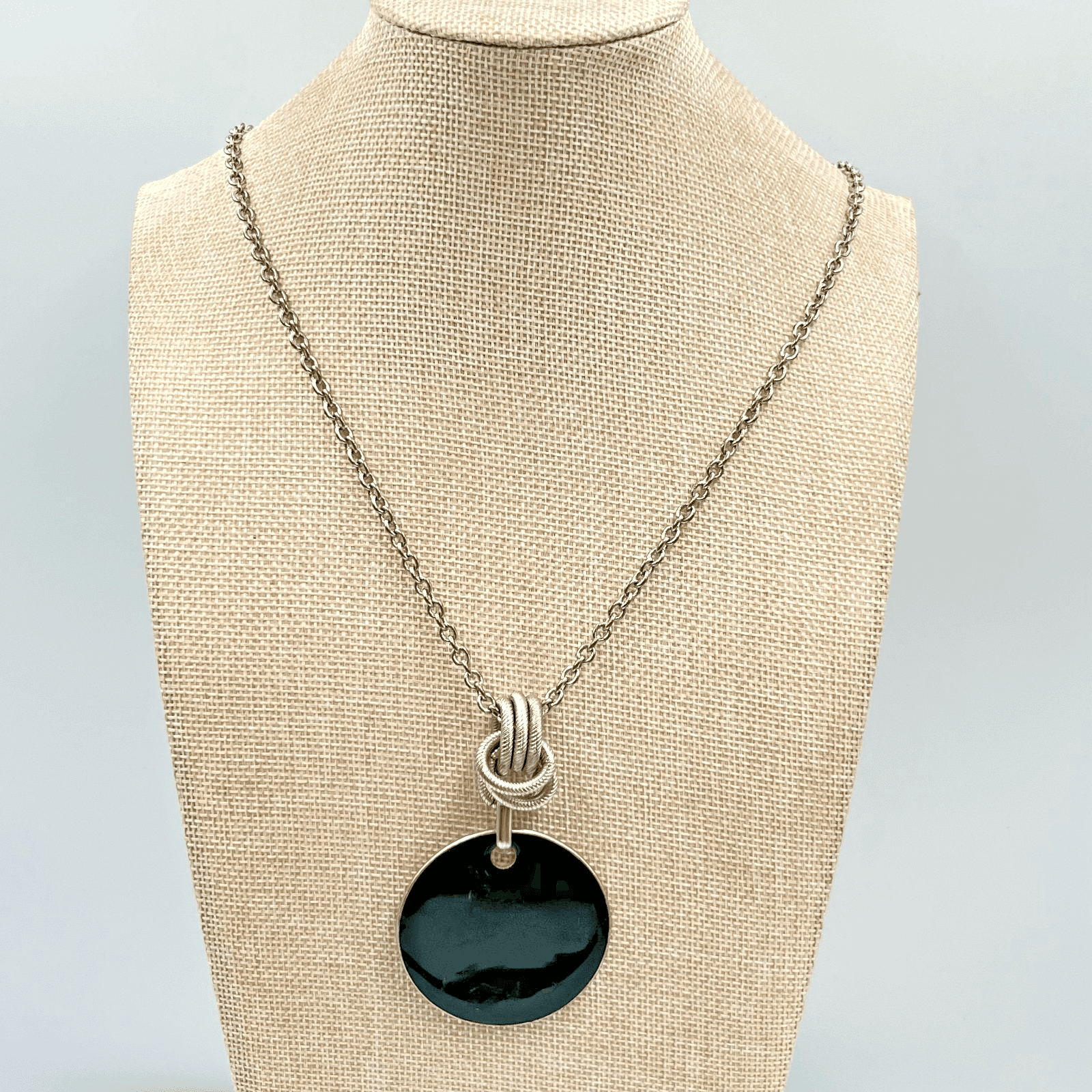 Vintage New York & Co Y2K Black Enamel Round Pendant Silver Tone Knot Necklace