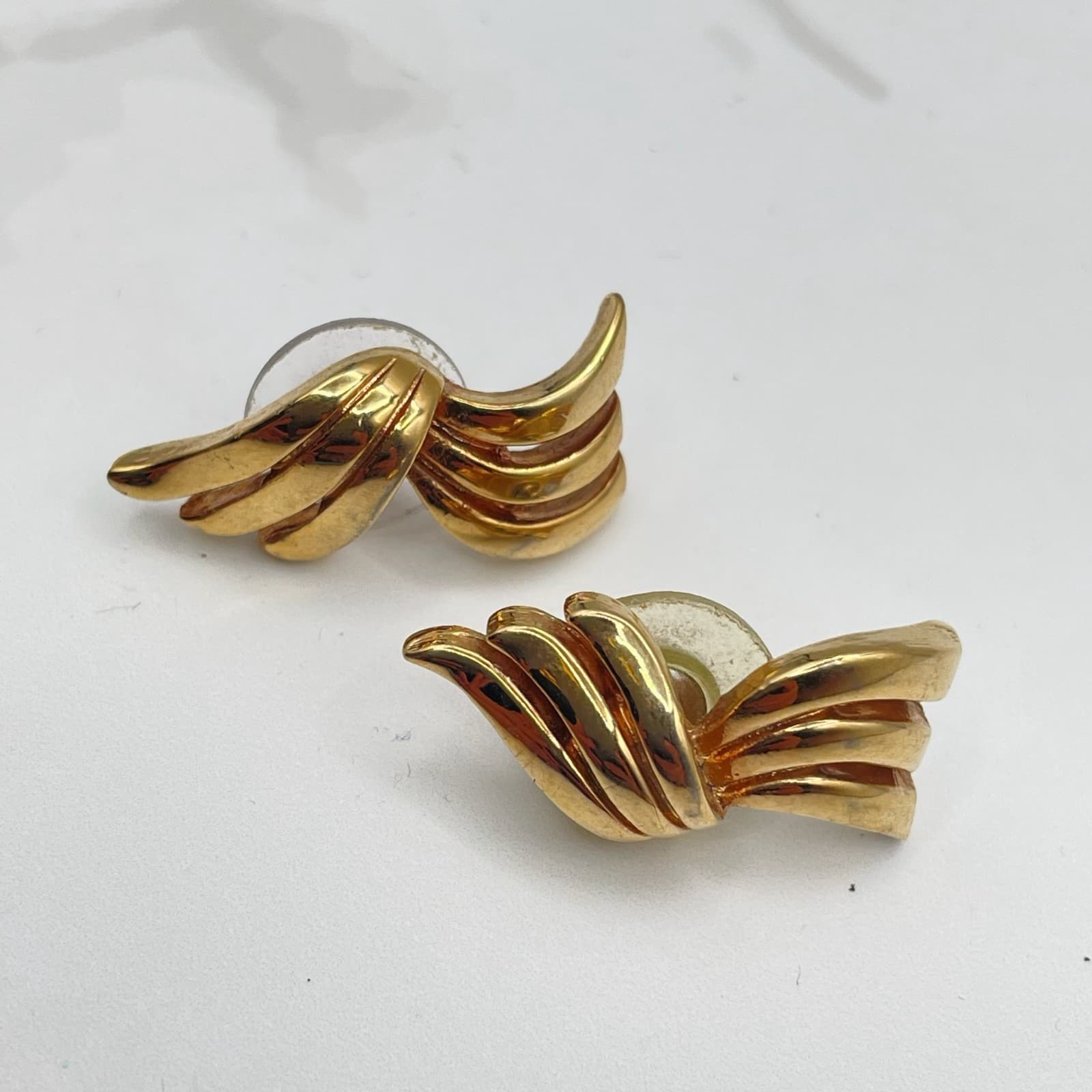 Vintage VTG Gold Tone Sweeping Ribbon Earrings Abstract Wave Modernist Statement