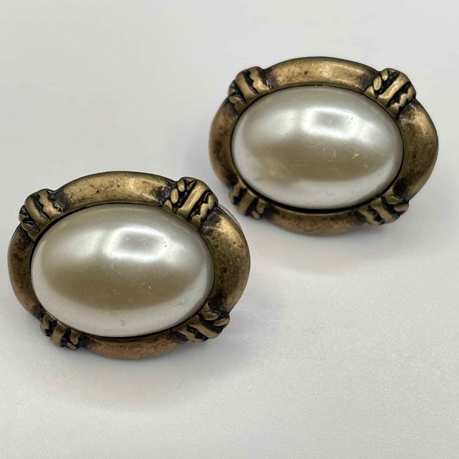 Vintage Oval Faux Pearl Stud Earrings Antique Gold Tone Style Post Back Classic