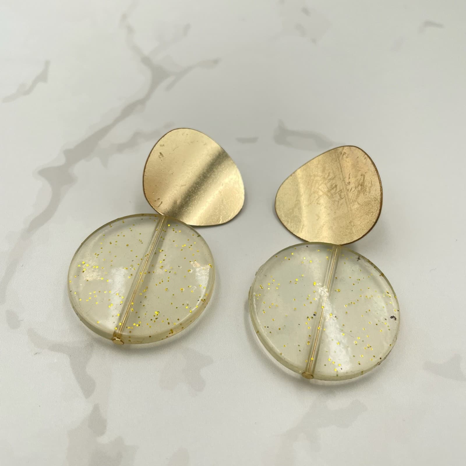 Vintage VTG Lucite Earrings Gold Tone Disc Drop Clear Glitter Acrylic Large