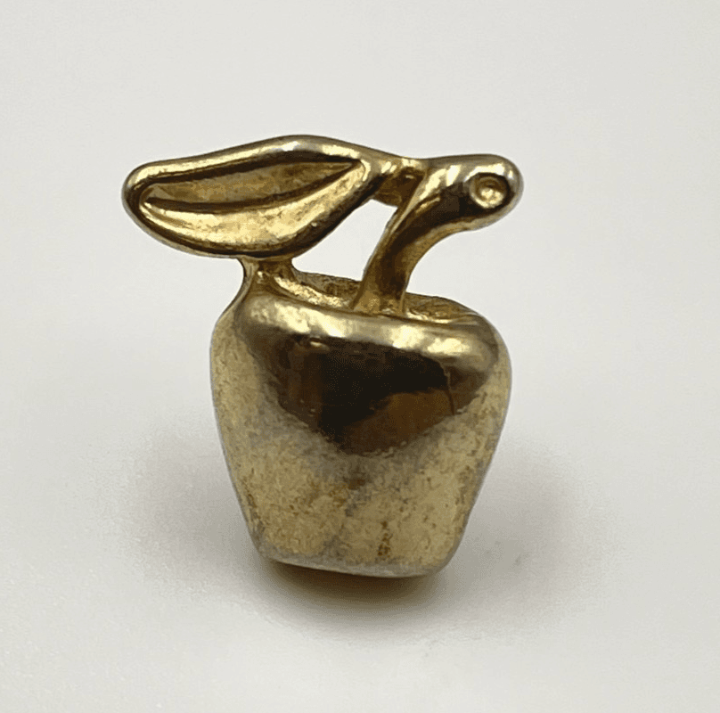 Vintage Gold-Tone Apple Charm Pendant – Cute Y2K Teacher Gift Jewelry