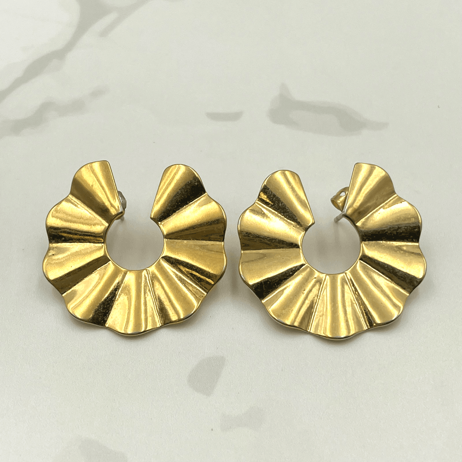 Vintage VTG Gold Tone Ruffle Fan Hoop Earrings Shiny Ribbed Post Statement