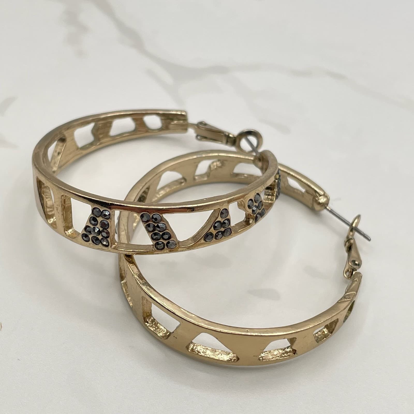 Vintage VTG Gold Tone Wide Hoop Earrings Black Crystal Pave Geometric Openwork
