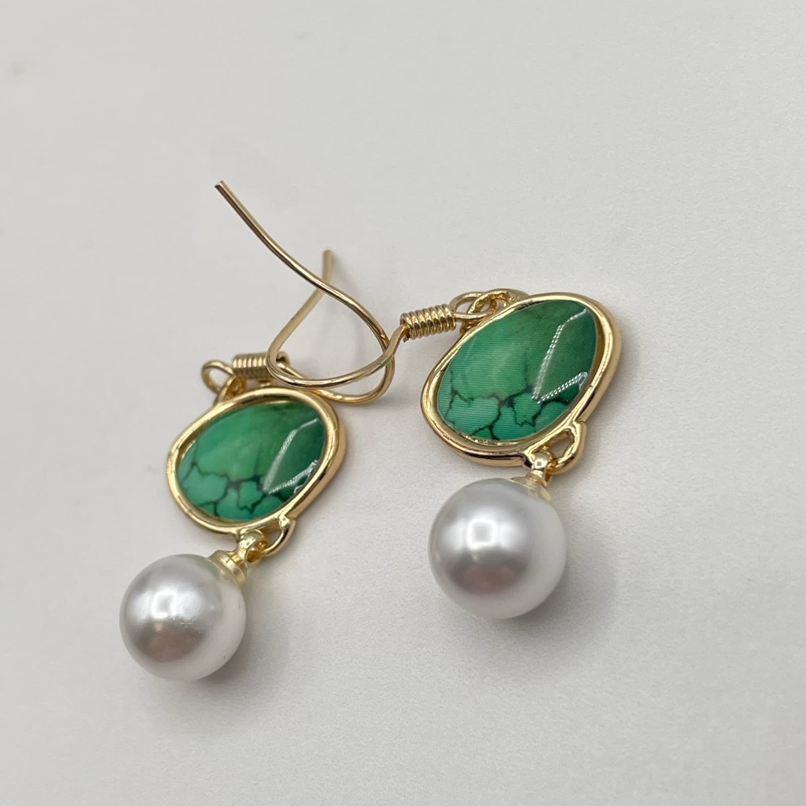 Vintage VTG Gold Tone Chain Necklace Multi-Charm Faux Pearl Green 24"