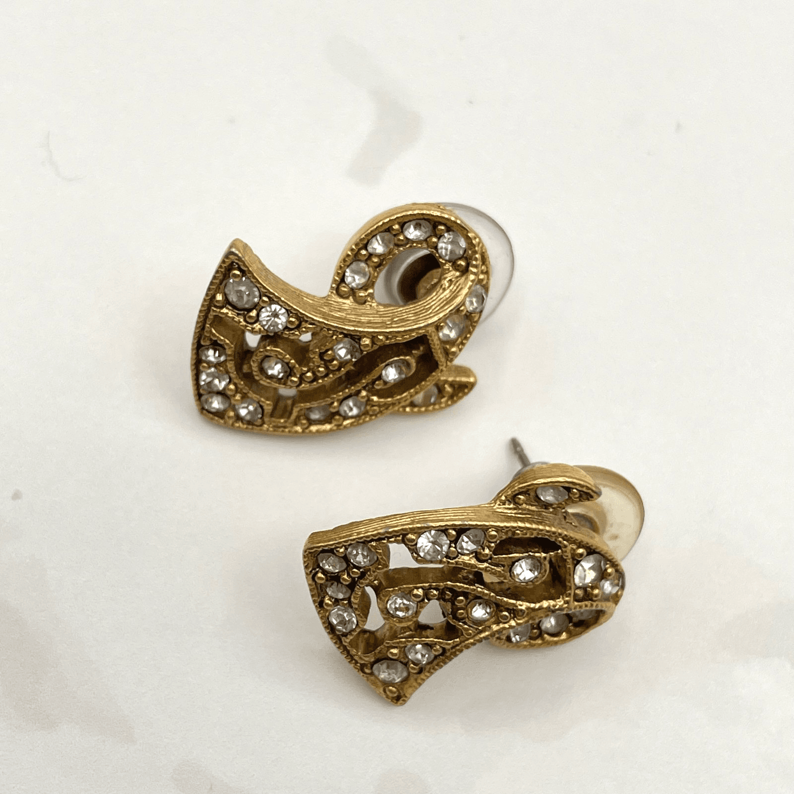 Vintage VTG Gold-Tone Filigree Swirl Stud Earrings with Rhinestone Elegant