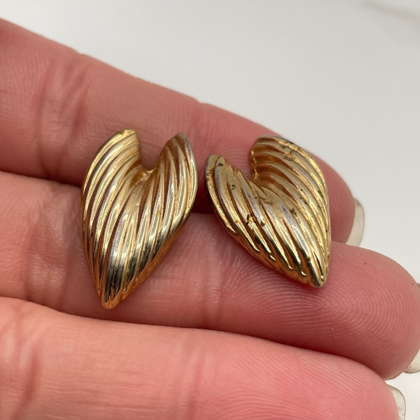 Vintage Gold-Tone Love Heart Puffy Leaf Stud Earrings Fashion Jewelry for Womens