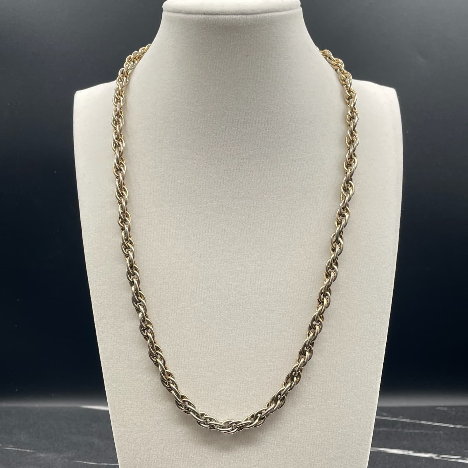 Vintage Contemporary Silver-Tone Classic Fashion Twist Braided Chain Push Lock