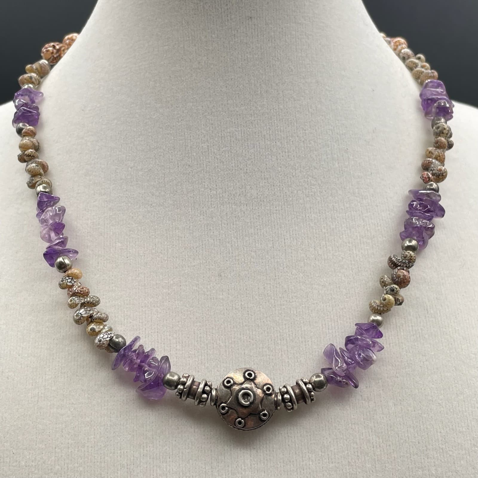 Vintage VTG Amethyst Chip & Seashell Beaded Choker Necklace Silver Tone Center