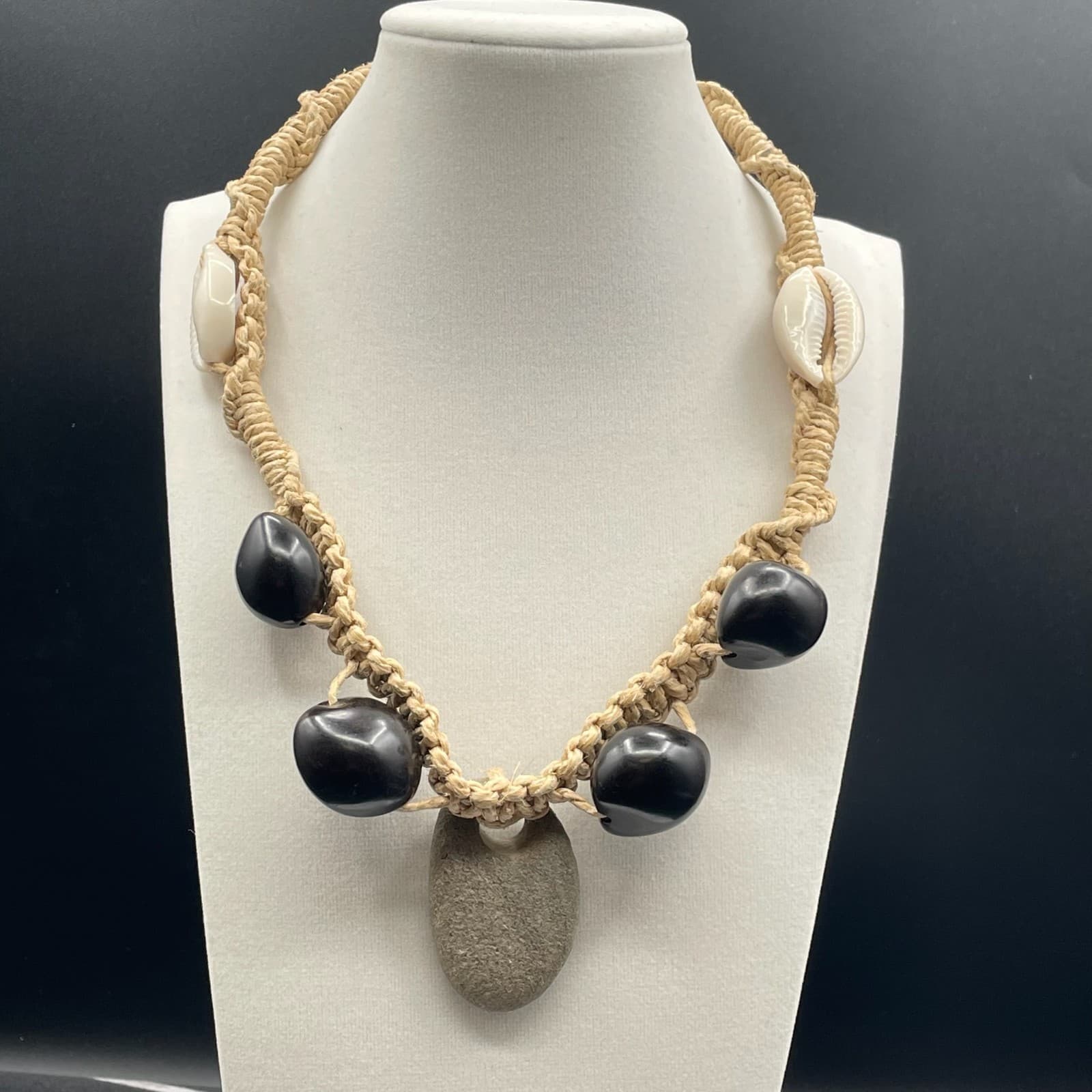Vintage Handmade Womens Black Mother Of Pearl & Shell Fashion Pendant Necklace
