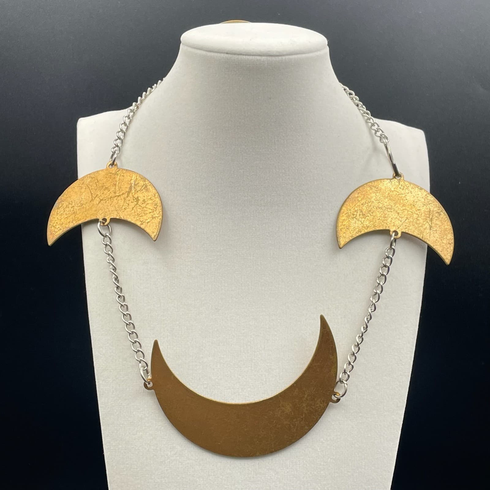 Vintage Silver-Tone Classic Curb Chain Crescent Moon Collar Statement Station