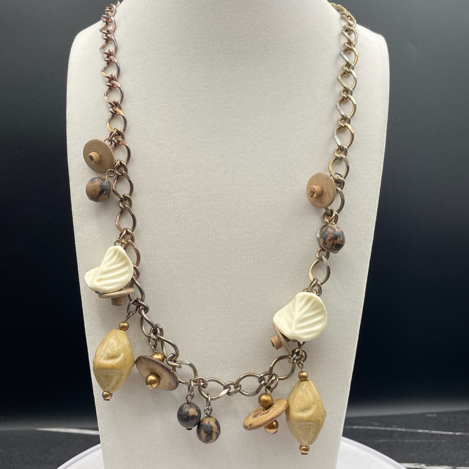 Vintage Gold-Tone Oak Leaf Curb Link Chain Lobster Beaded Statement Necklace