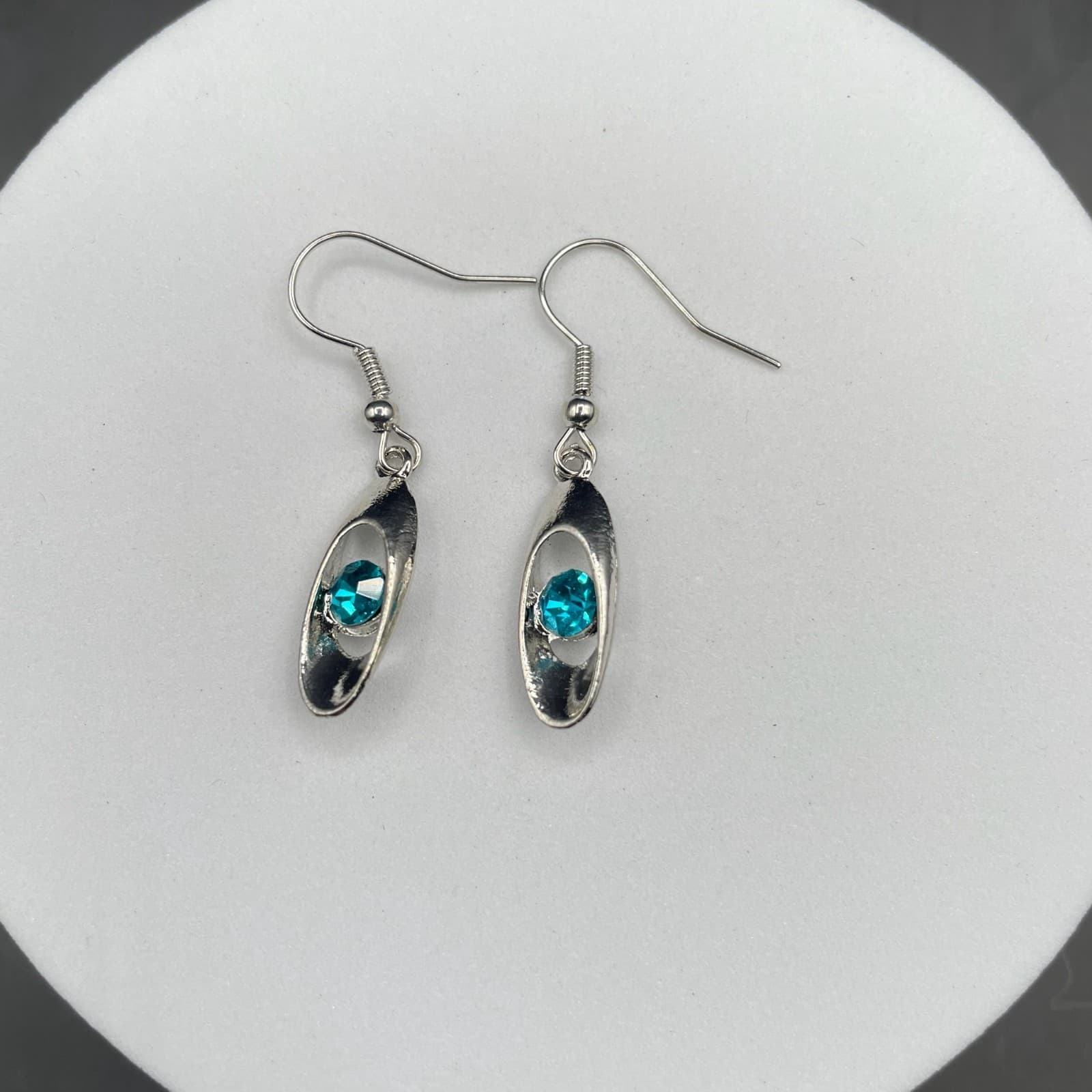 Vintage Oval Blue Glass Topaz Gemstone Silver-Tone Aluminium Hook Earrings