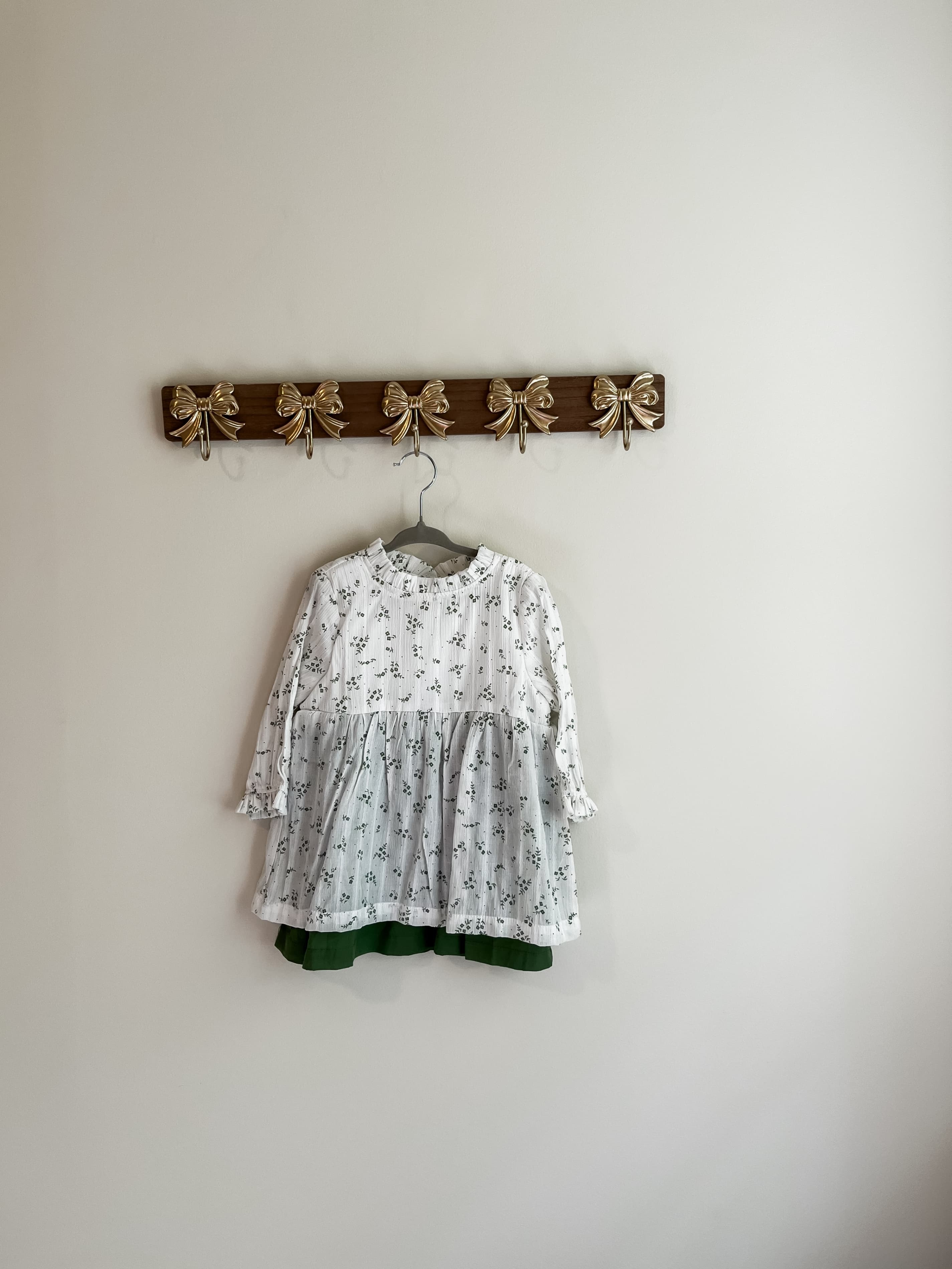 The Oaks girls size 4 Girls Floral Dress with Green Layered Skirt