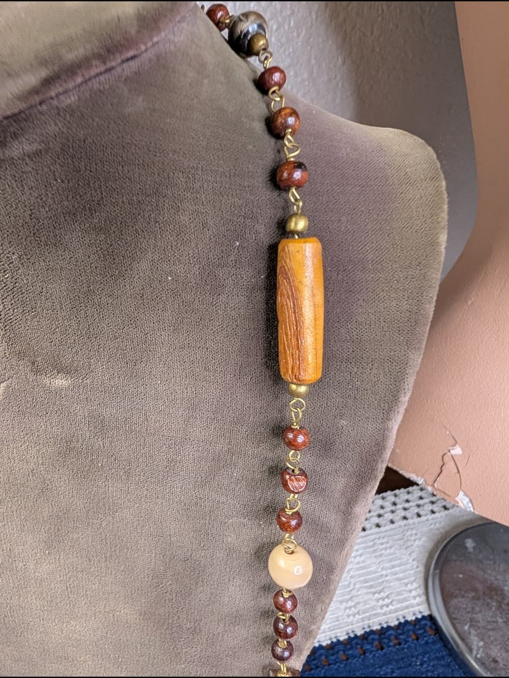 Vintage Carved Wood And Creamy Agate Long Beaded Women's Necklace
