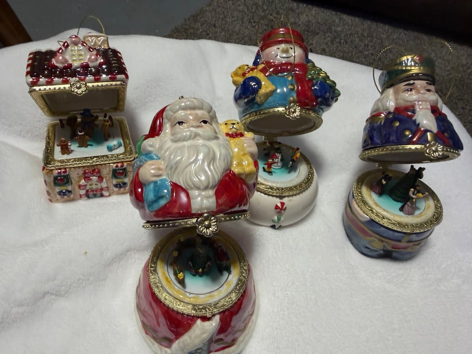 Set of 4 musical Christmas ornaments