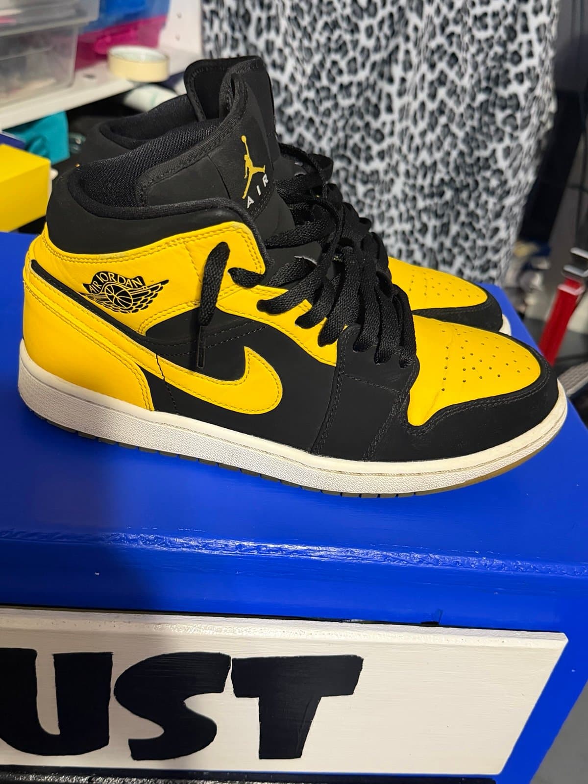 Air Jordan 1 Mid 'New Love' (Black/Varsity Maize)