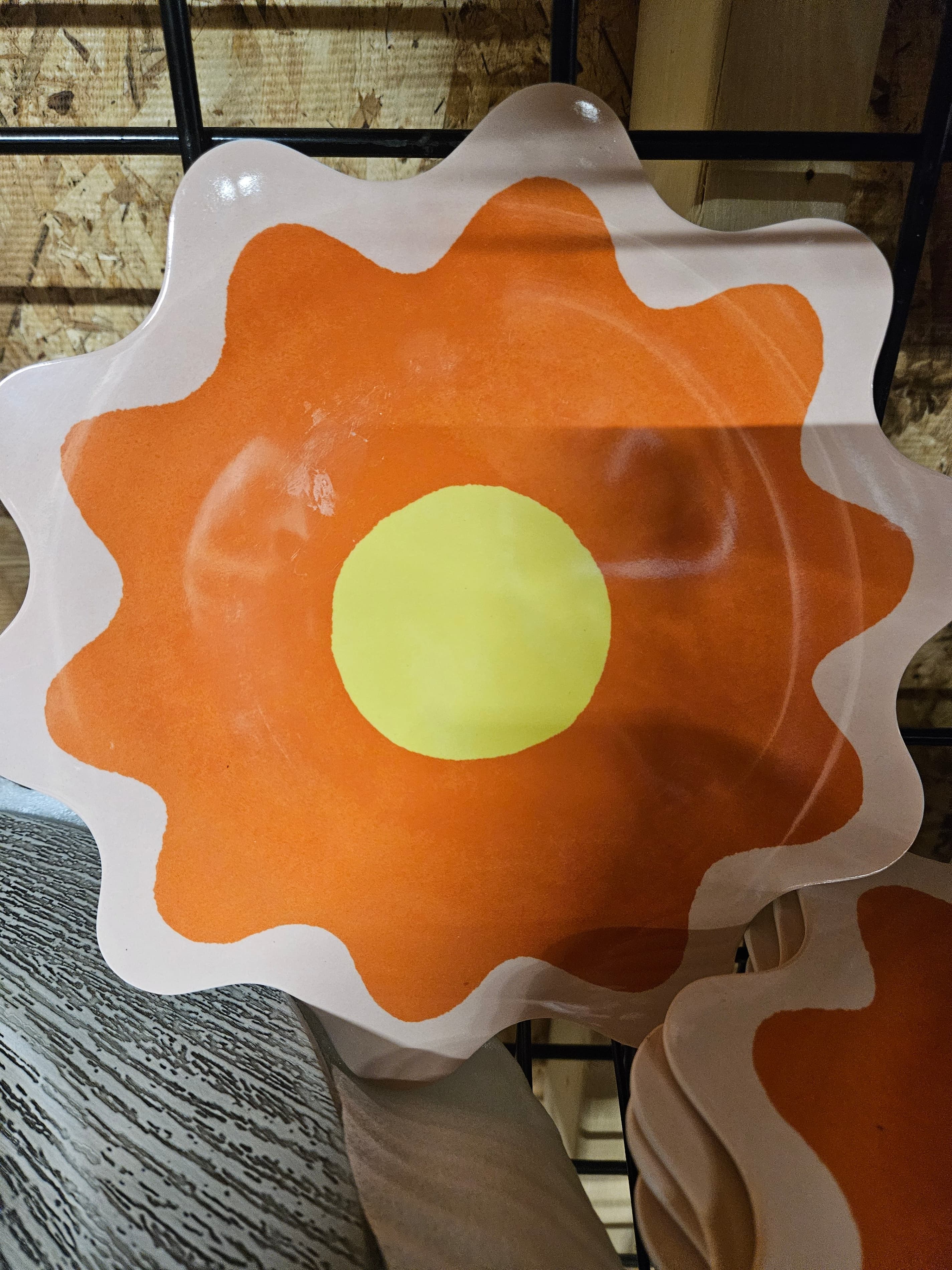 Retro Flower-Shaped Decorative Plate