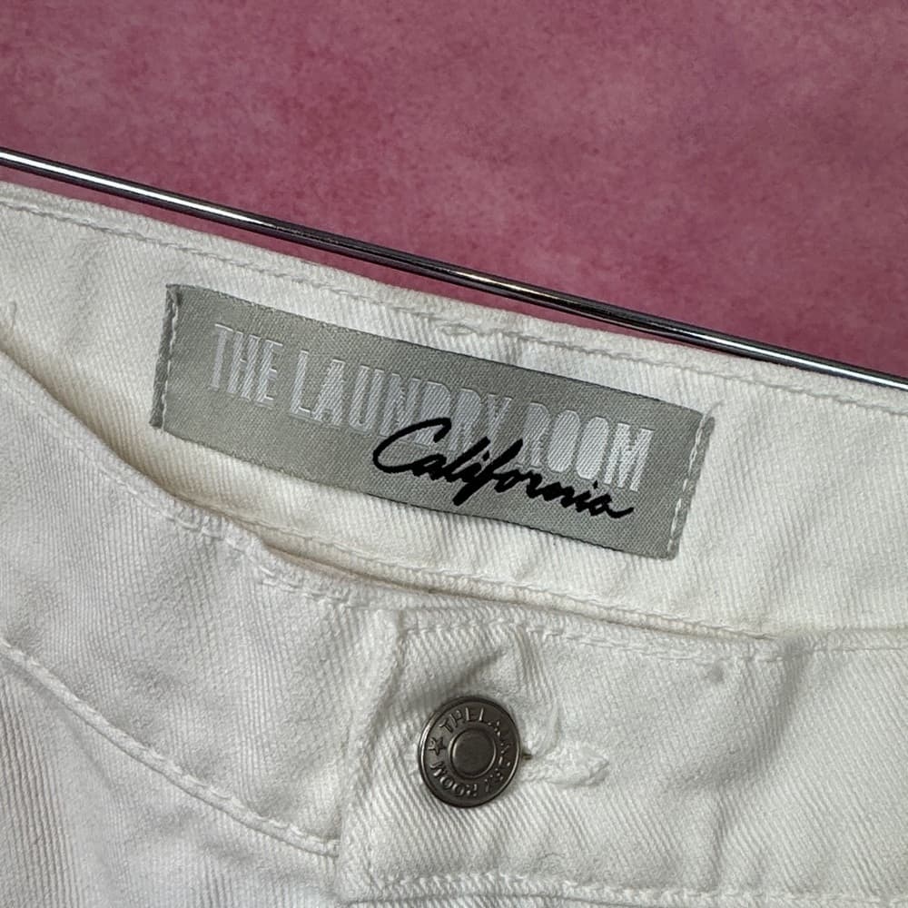145. The Laundry Room California Distressed White Jeans Size 28 NWOT