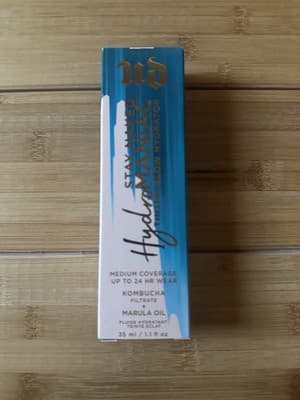 Urban Decay ~ Stay Naked Hydromaniac Tinted Glow Hydrator~ 10 Ultra Fair -1.1 Oz