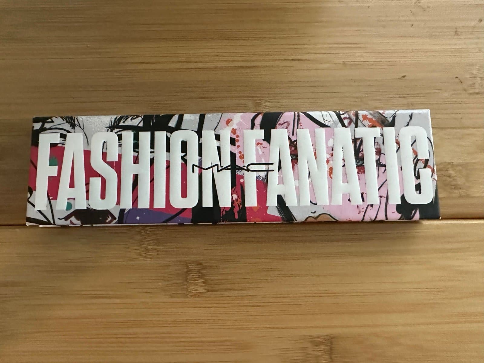 MAC Fashion Fanatic 8 Eyeshadow Highlighter Palette