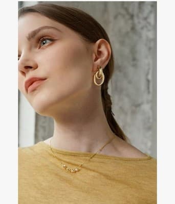 Gold Geometric Drop Earrings – Modern Statement Jewelry