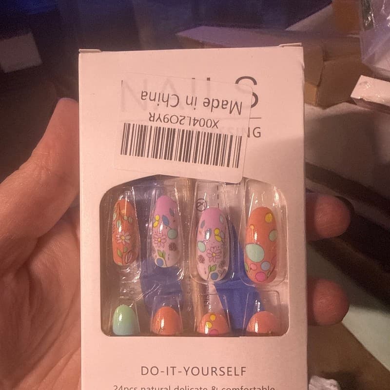 24pcs Press On Nails Floral Pattern Medium Oval Fake Nails Kit