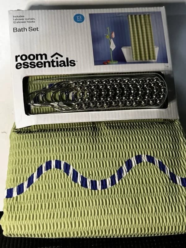 Room Essentials 13-Piece Bath Set Green Seersucker Shower Curtain & Hooks 72x72