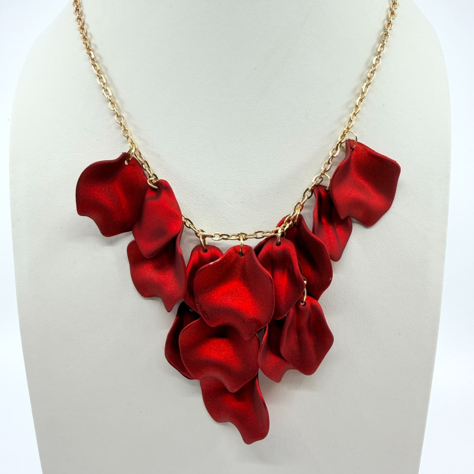 VTG Gold Tone Red Rose Petal Necklace Floral Cluster Matte Statement Bib Boho