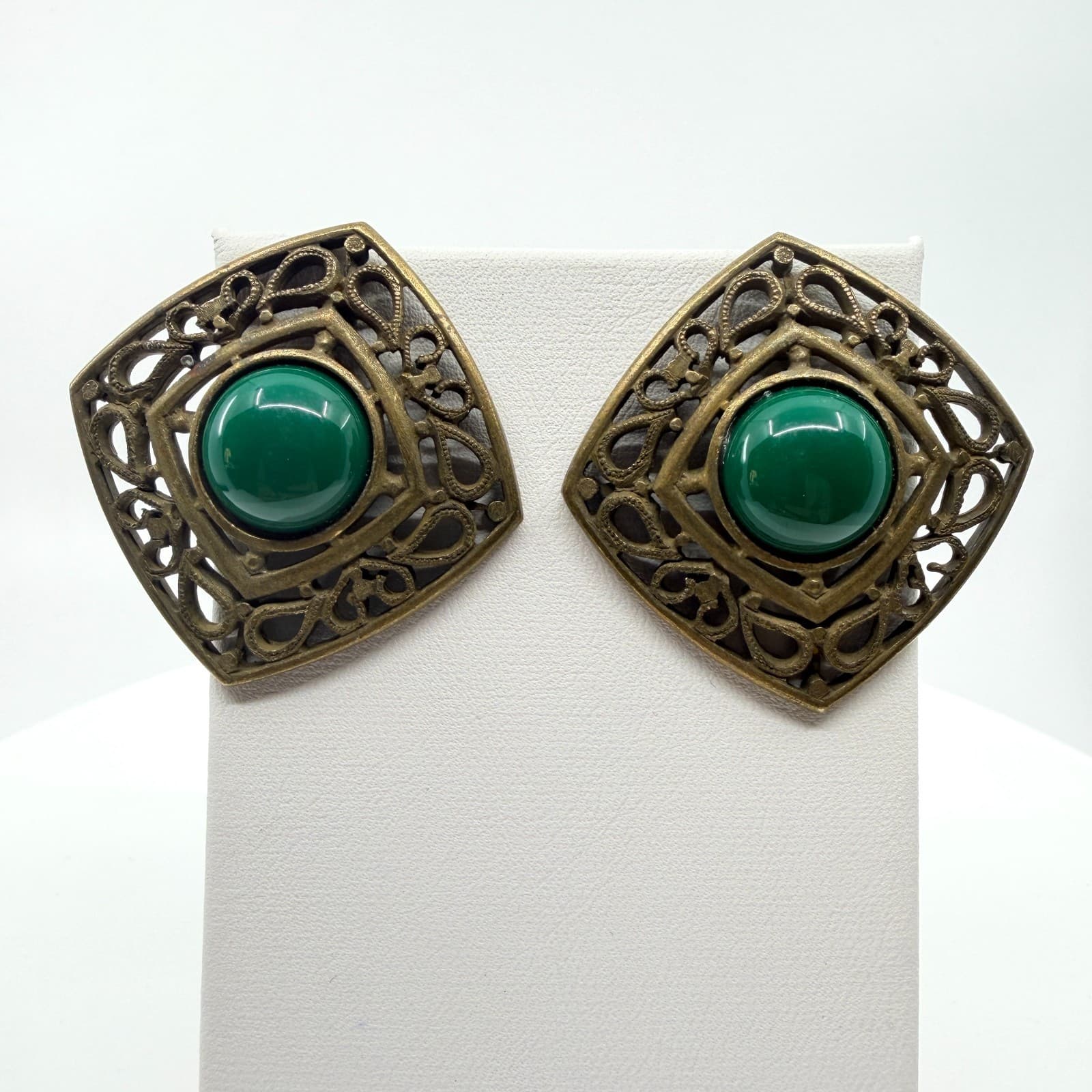 VTG Antique Bronze Tone Green Faux Jade Cabochon Square Filigree Clip On Earring