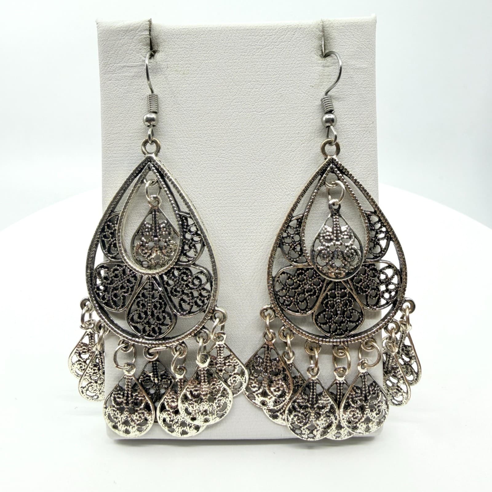Vintage Boho Silver Tone Filigree Teardrop Chandelier Dangle Earrings Classic