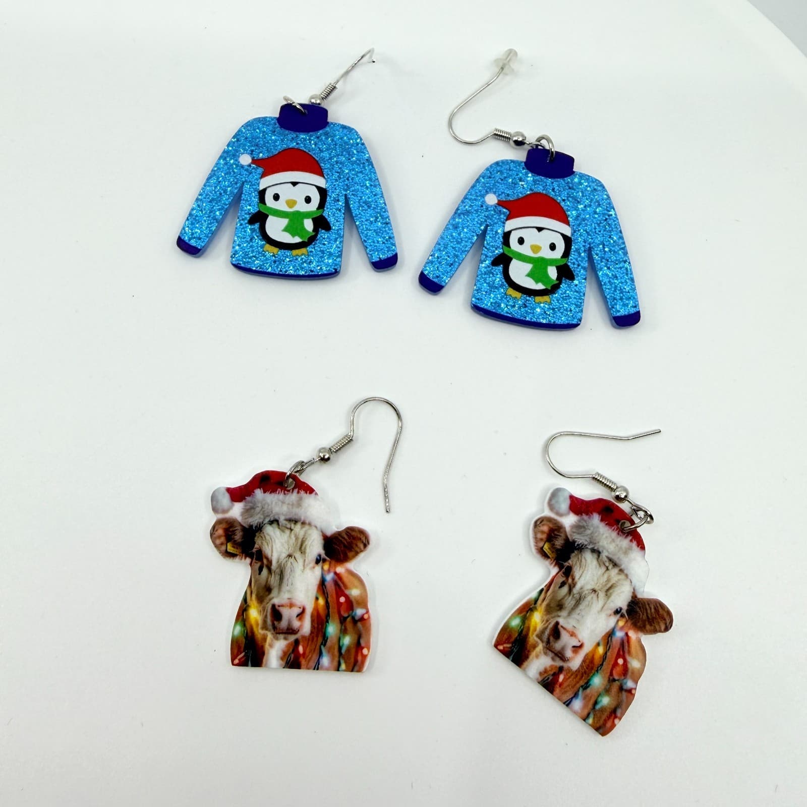 VTG Christmas Santa Hat Highland Cow Dangle Earrings Festive Holiday Acrylic
