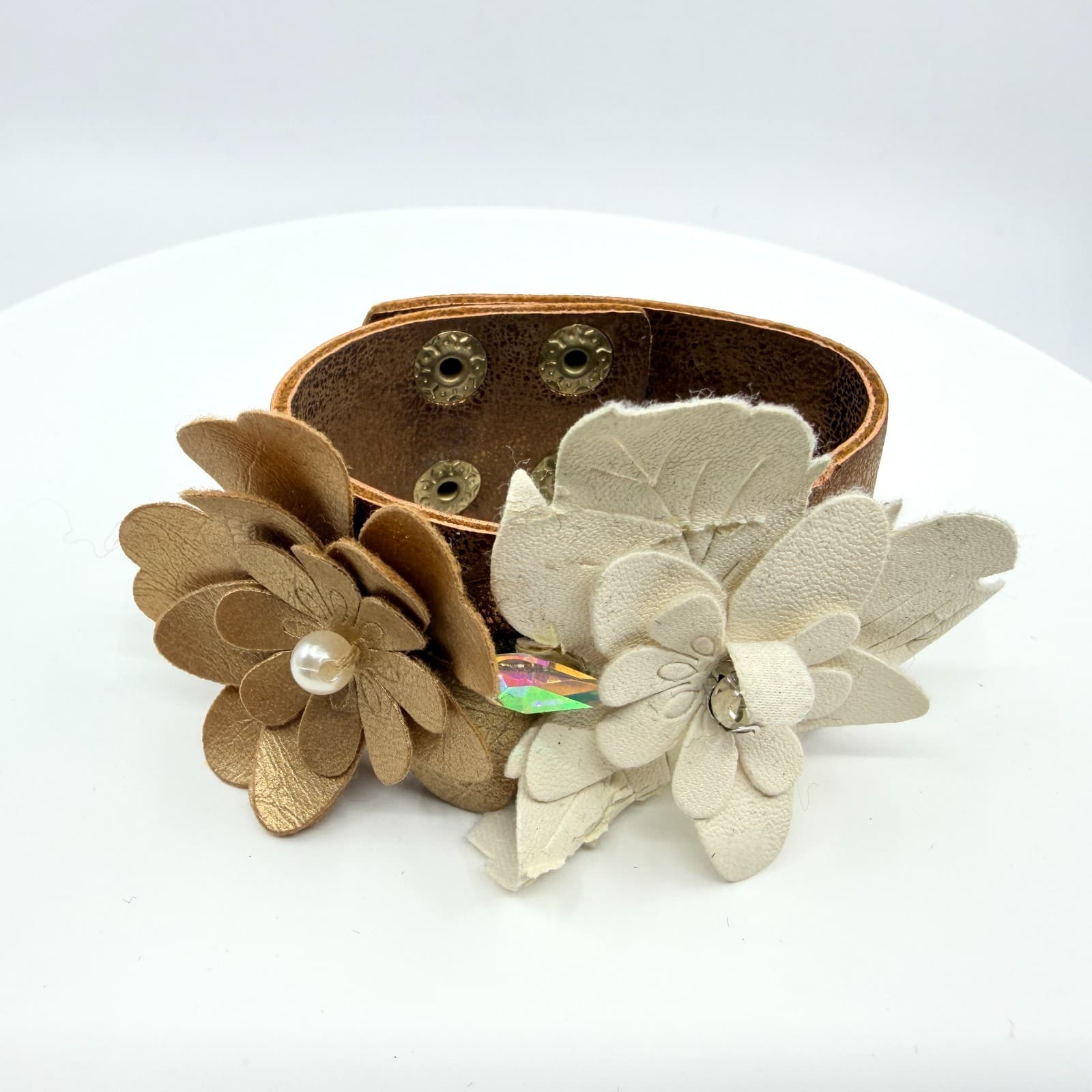 VTG Metallic Bronze Tone Leather Flower Cuff Bracelet Cream Pearl Rhinestone
