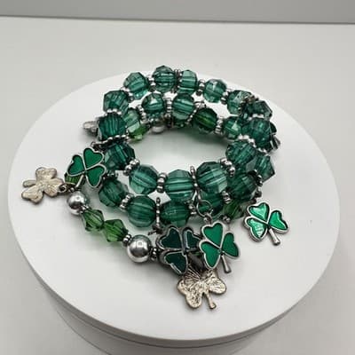 VTG 90s St Patrick Day Green Glass Bead Shamrock Charm Stretch Bracelet Set Y2K